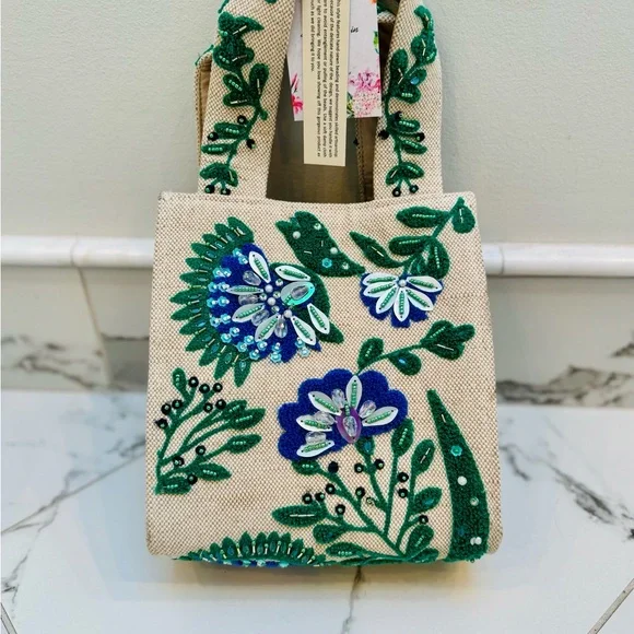 New T.J. Maxx Floral Embroidered Tote - Cream and Green - Picture 2 of 5